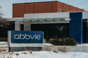 As ações da AbbVie caem enquanto a empresa alerta sobre a queda contínua nas vendas de Humira