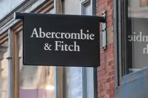 Abercrombie & Fitch Hisse Senedi Artan Satışlar ve Daha Yüksek Rehberlik Konusunda Rekora Ulaştı