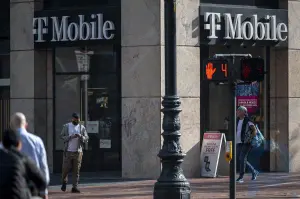 La telefonía móvil de EE: UU: aumenta mientras T-Mobile paga 4:400 millones de dólares por la mayoría de las operaciones del operador
