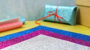 Como embrulhar com papel glitter