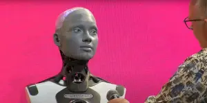 Robots took part in a UN press conference and discussed the rise of machines