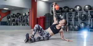 Pumping: complex with kettlebell for perfect balance and strong shoulders
