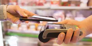 O Tinkoff Bank lançou o Tinkoff Pay - seu próprio serviço de pagamento de compras usando um smartphone