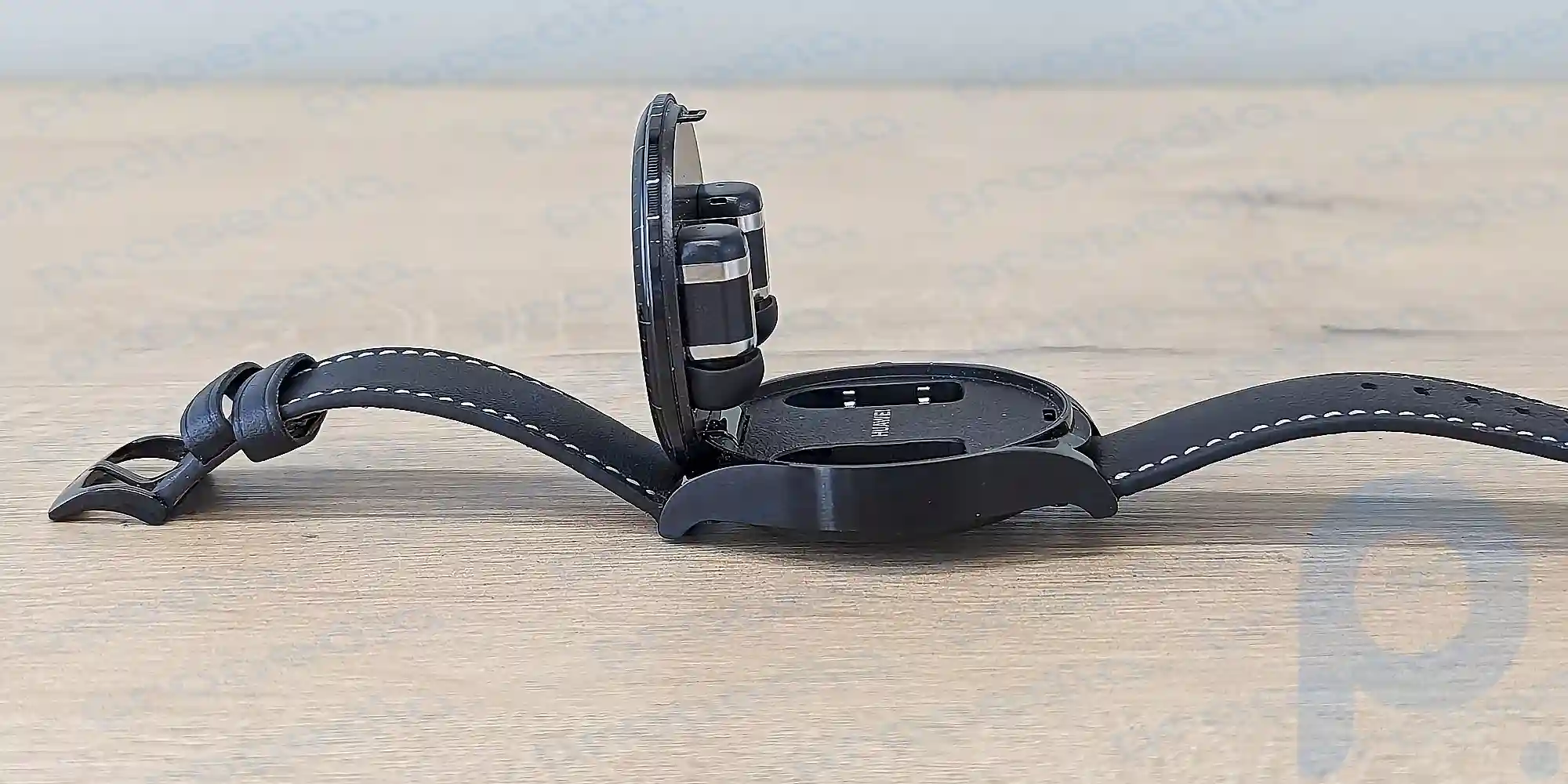 Huawei Watch Buds: side view with open screen