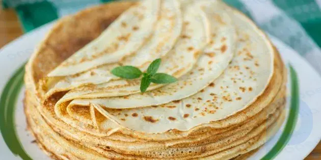 Wie man Vanillepudding-Pfannkuchen mit Milch und Wasser kocht