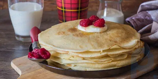 Klassische Pfannkuchen mit Milch: ein einfaches Rezept