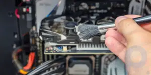 コンピューターのほこりを取り除く方法: 簡単な説明