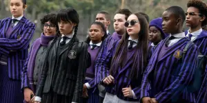 L'humour noir et Tim Burton: Comment les personnages de « La Famille Addams » sont revenus sur les écrans dans la série « Mercredi »