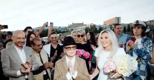 Confused, but true to fashion: seriously ill Valentin Yudashkin came to the show hand in hand with his wife