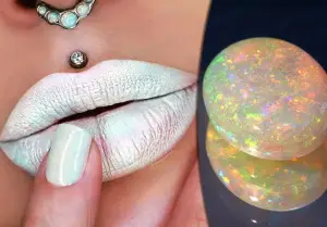 Hello from the 1990s! Holographic lipstick is back in fashion