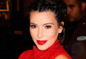 Kim Kardashian va-t-elle donner naissance à son deuxième enfant grâce à une mère porteuse ?