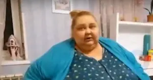 Uma mulher russa de 300 quilos está sendo forçada a perder peso, caso contrário não poderá embarcar no avião:
