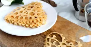 Edible lace: recipe for openwork pancakes