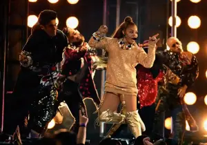 Danse torride en culotte dorée : Janet Jackson a reçu une standing ovation à son retour sur scène