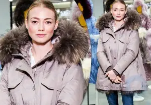 Even huge down jackets do not hide the thinness of the young mother Oksana Akinshina, but this does not spoil her at all