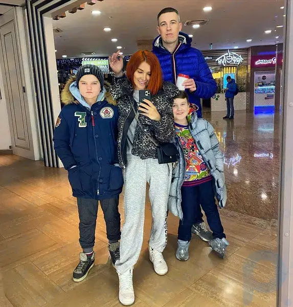 Nicole Kuznetsova mit ihrer Familie