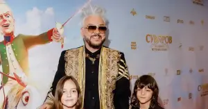 Das Geschirr wurde aus der „Familientruhe“ genommen, aber für Essen mussten wir bezahlen: Wie viel gab Kirkorov für den Geburtstag seiner Tochter aus?