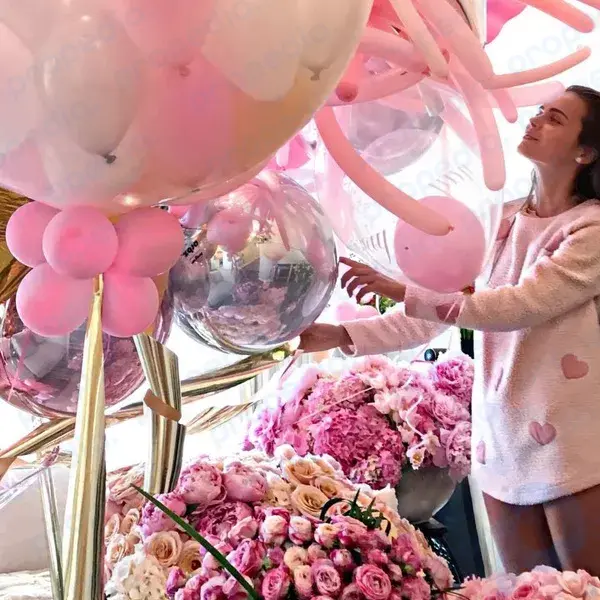 “Pink Tale”: billionaire husband congratulated Ksenia Deli on her first wedding anniversary