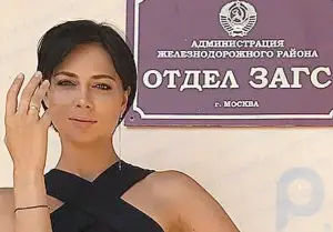 Samburskaya faszinierte die Fans mit einem Foto aus dem Standesamt mit einem Ehering an der Hand