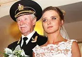 O neto de Ivan Krasko, de 17 anos, chama a esposa de seu avô, de 24 anos, de “avó”