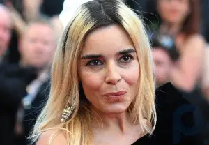 La actriz Elodie Boucher apareció en la inauguración del Festival de Cine de Cannes con las raíces del cabello crecidas de manera indecente: