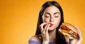 “Hamburguesa con queso” en lugar de “hamburguesa con queso”, “Baikal” en lugar de “Cola”: cómo cambiará el menú del nuevo McDonald's