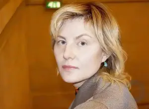 Die 52-jährige Renata Litvinova veröffentlichte ein ehrliches Foto ohne Make-up