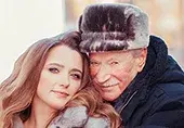 85 yaşındaki Ivan Krasko ve 25 yaşındaki eşi ideal bir çift gibi görünüyor