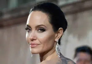 Angelina Jolie empezó a salir con otro hombre tras enterarse de que Brad Pitt tiene novia