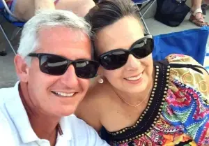 Eine Amerikanerin, die bei einem Verkehrsunfall ihr Gedächtnis verloren hat, heiratet den Mann, in den sie sich verliebt hat, erneut: