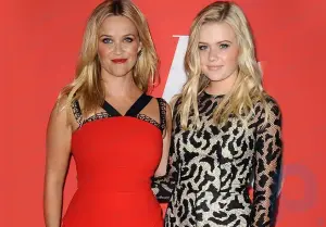 41-year-old Reese Witherspoon looks slimmer than her 17-year-old daughter