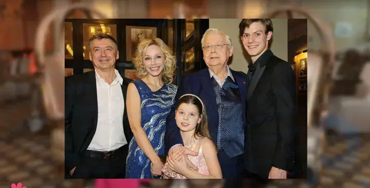 „Ich hätte nicht gedacht, dass ich seine Frau sein würde“: Zudina sagte, dass sie Tabakov nicht aus der Familie genommen habe