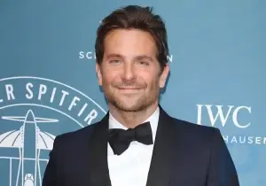 Ventre de bière et vilaine moustache : Bradley Cooper s'est visiblement mis en colère après avoir rompu avec Irina Shayk