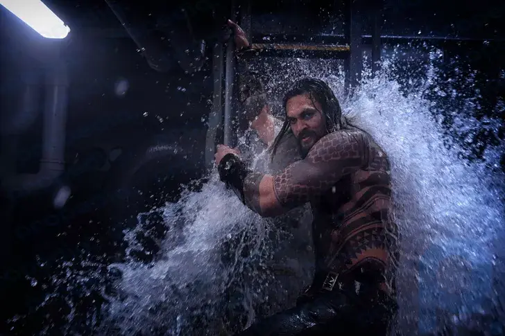Rey de los Siete Mares: Jason Momoa domina el elemento agua
