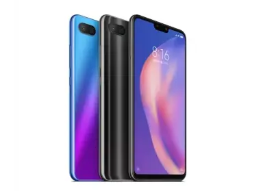 Kein Tag ohne Selfie: Xiaomi hat das Smartphone Mi 8 Lite entwickelt, ideal für Instagram (eine in Russland verbotene extremistische Organisation)