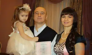 St: Petersburg yakınlarında bir koca, kendisini terk ettiği için karısını baltayla öldüresiye öldürdü