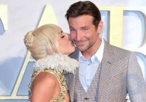 Insiders: Lady Gaga consuela a Bradley Cooper después de romper con Irina Shayk