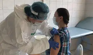 Alle sind gesund und munter: Die ersten Freiwilligen, die den COVID-19-Impfstoff getestet haben, wurden aus dem Krankenhaus entlassen
