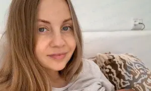 Im Stuzhuk-Regiment angekommen: Die Bloggerin Katya Tolkacheva brachte zu Hause ihr drittes Kind zur Welt und hielt den Vorgang auf Video fest