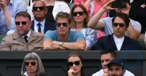 Çok daha genç bir Pitt ve eşi Hugh Jackman'la gurur duyuyor: Wimbledon finallerinin yıldızları duygularına hakim olamadı