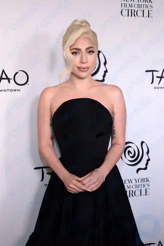 Ha nacido una estrella: cómo el amor de Hollywood convirtió a Lady Gaga de “Madre de los monstruos” a Grace Kelly