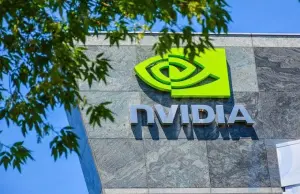 Ações da NVIDIA atingem novo recorde e fecham abaixo do pivô semestral