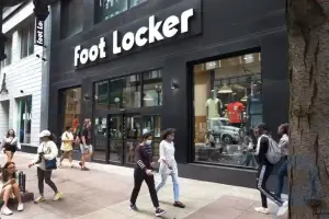 Foot Locker wird angesichts niedrigerer Gewinn- und Umsatzprognosen verkleinern