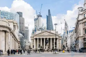 İngiltere Merkez Bankası Faiz Oranlarını Beklenenden Fazla Artırdı
