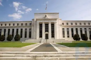 В попытке покончить с инфляцией ФРС поднимает процентную ставку до 22-летнего максимума