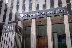 News Corp Hisseleri, Maliyet Kesintileri Üzerine Kârın Geçmesinin Ardından Yükseliyor ve Yapay Zeka Kazançları Beklediğini Açıklıyor