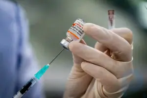 Les actions des fabricants de vaccins contre le COVID-19 chutent après que le directeur financier de Pfizer ait mis en garde contre une « coupe de cheveux » dans les perspectives