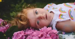Gökkuşağı Bebeği: Kökeni, Anlamı ve Ebeveynler İçin İfadesi