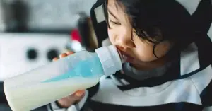 Bebekler Ne Zaman Süt İçebilir? Tam Yağlı Süte Nasıl Geçiş Yapılır?