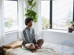 ¿Puede la meditación curar la psoriasis? No, pero puede ayudar
